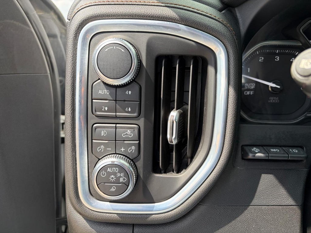 GMC Sierra 1500 Vehicle Full-screen Gallery Image 26