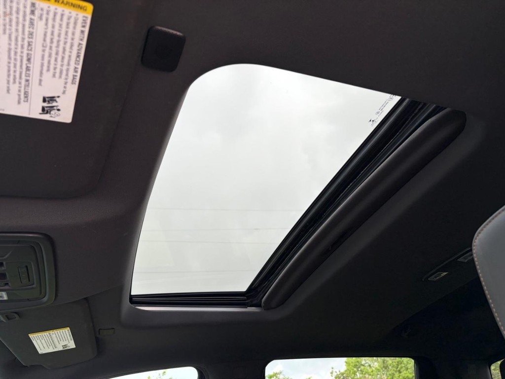 GMC Sierra 1500 Vehicle Full-screen Gallery Image 28