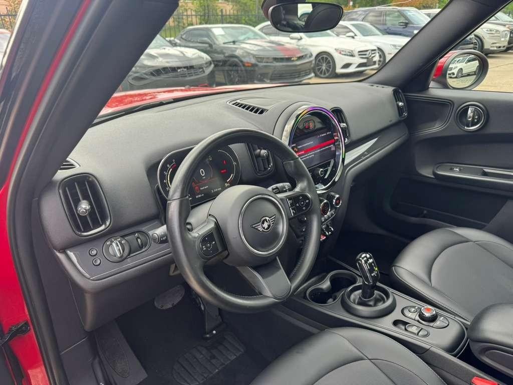 MINI Countryman Vehicle Full-screen Gallery Image 10