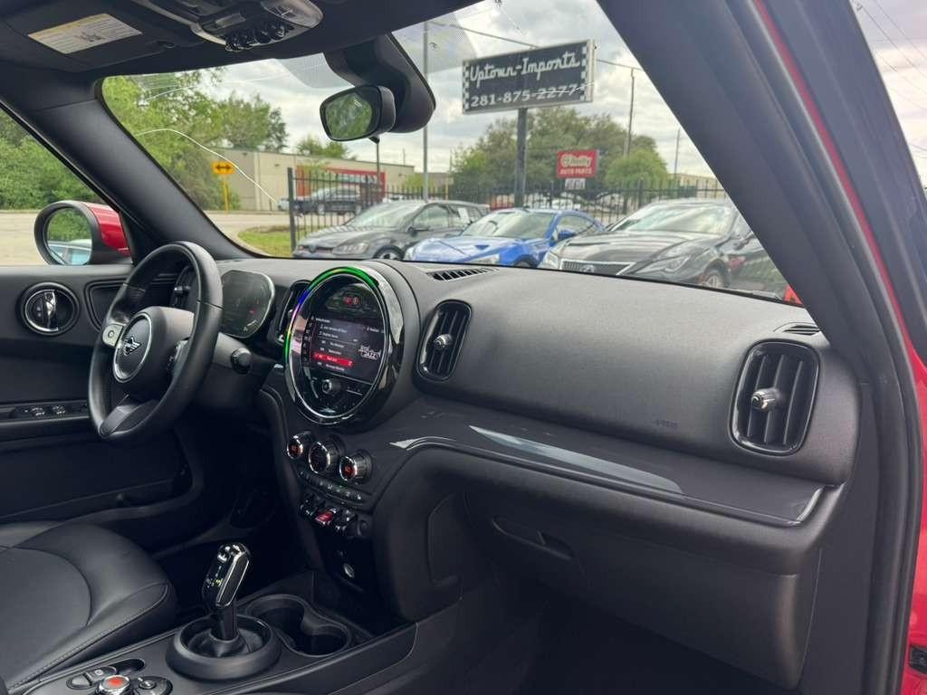 MINI Countryman Vehicle Full-screen Gallery Image 13