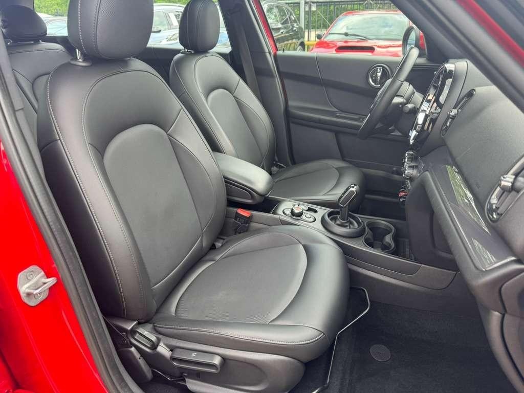 MINI Countryman Vehicle Full-screen Gallery Image 14