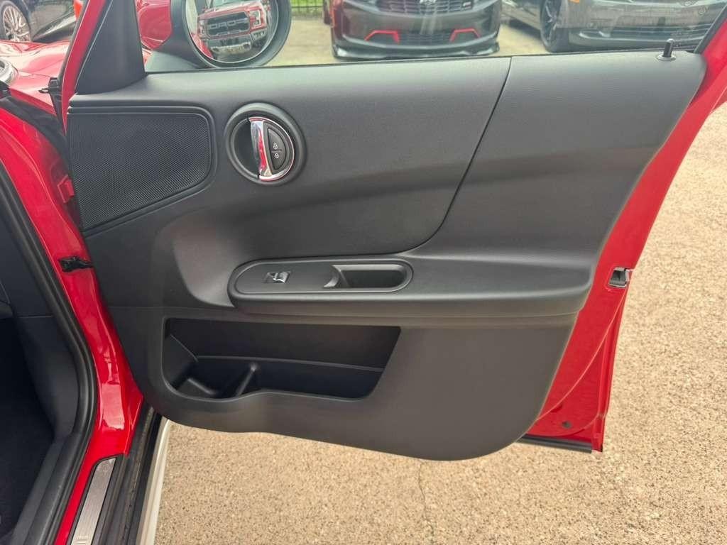 MINI Countryman Vehicle Full-screen Gallery Image 15