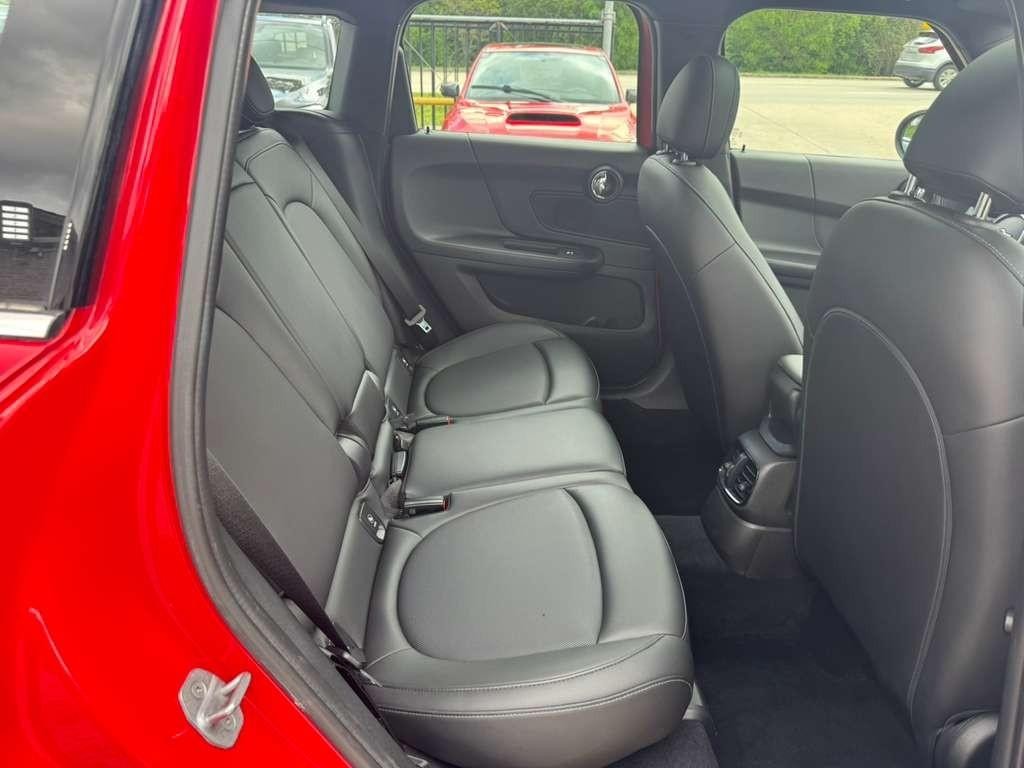 MINI Countryman Vehicle Full-screen Gallery Image 16