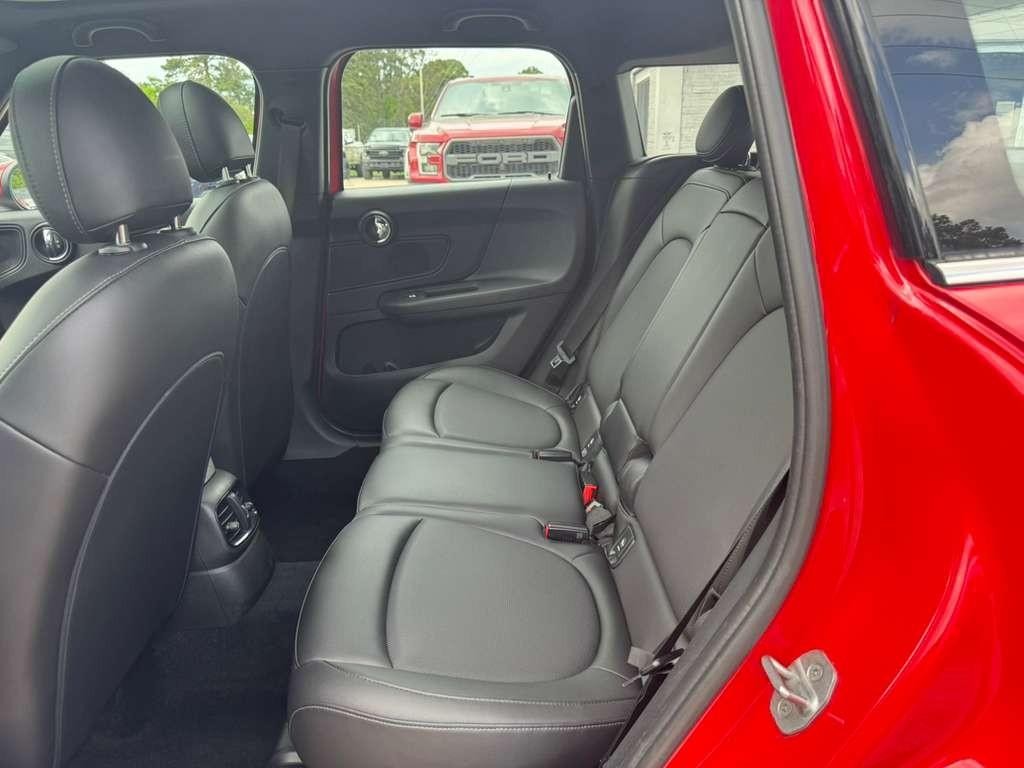 MINI Countryman Vehicle Full-screen Gallery Image 18