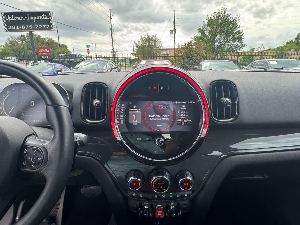 MINI Countryman Vehicle Full-screen Gallery Image 22