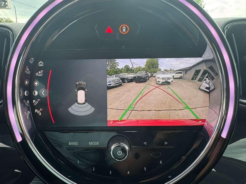 MINI Countryman Vehicle Full-screen Gallery Image 23