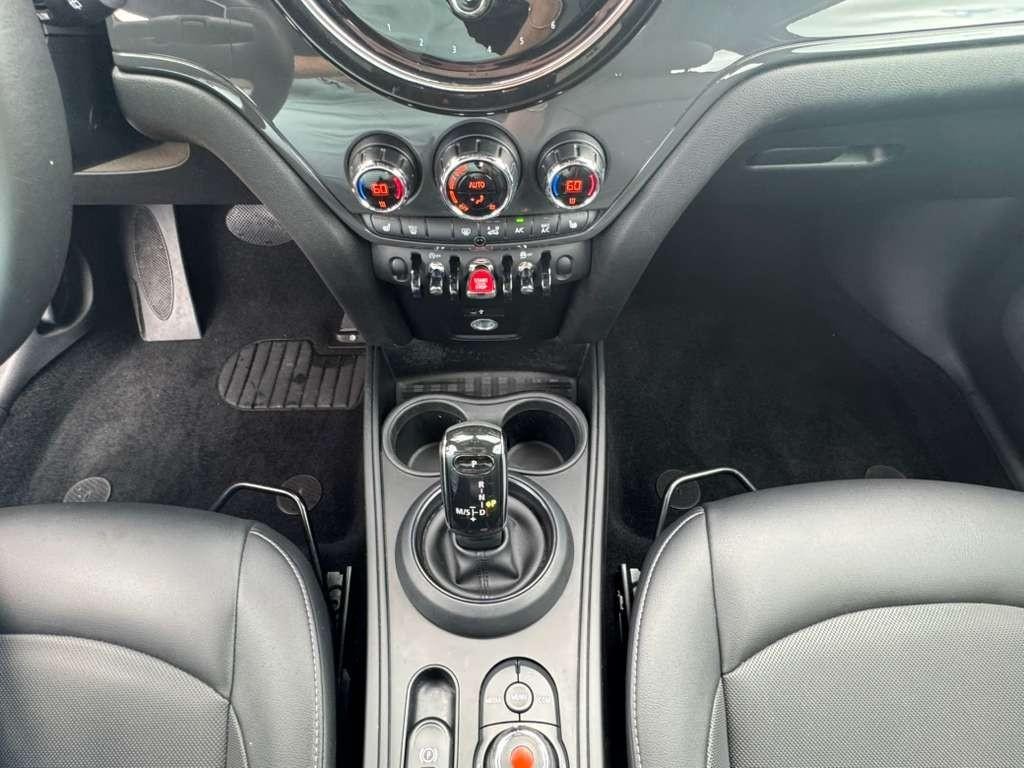 MINI Countryman Vehicle Full-screen Gallery Image 24