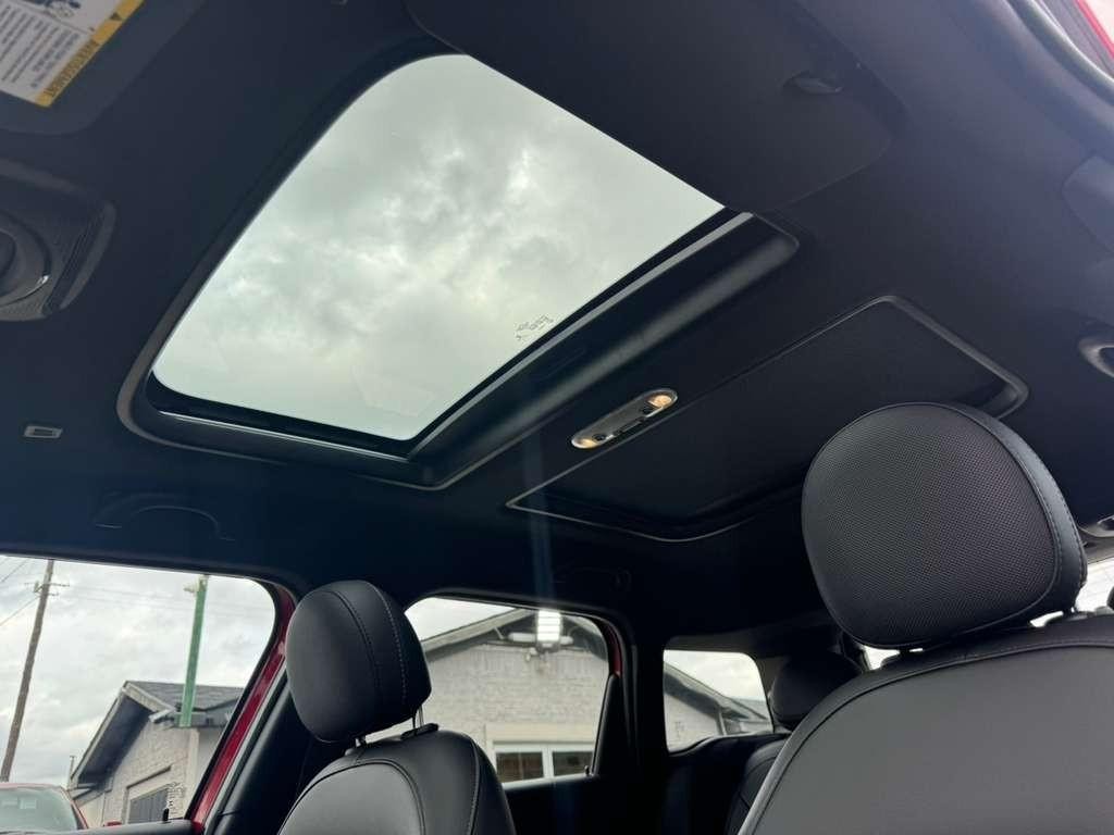 MINI Countryman Vehicle Full-screen Gallery Image 26