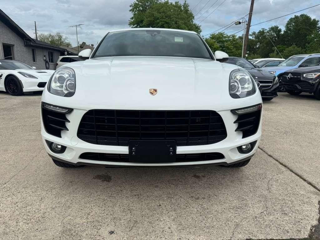 Porsche Macan Vehicle Full-screen Gallery Image 02