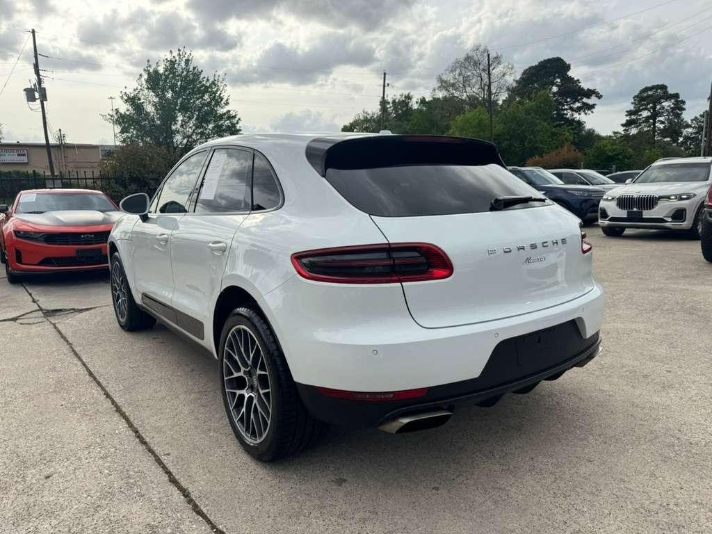 Porsche Macan Vehicle Full-screen Gallery Image 08
