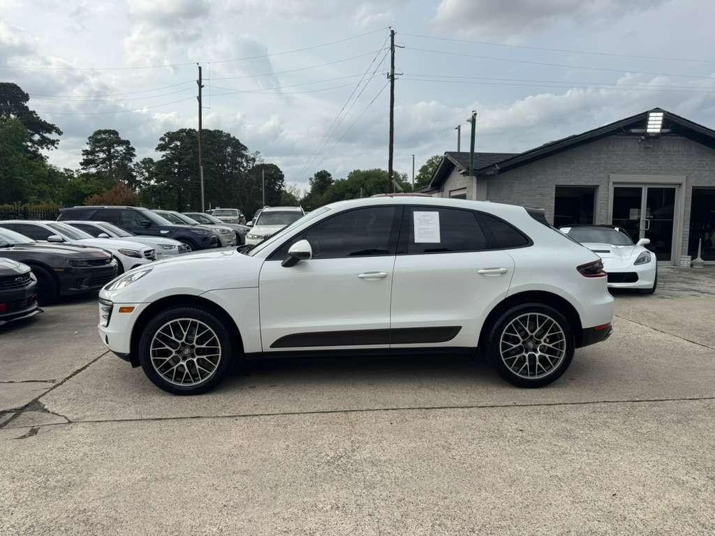 Porsche Macan Vehicle Full-screen Gallery Image 09