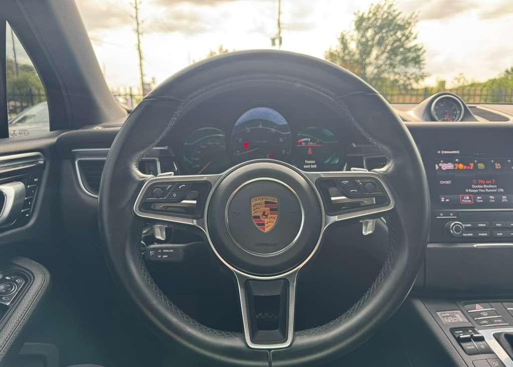 Porsche Macan Vehicle Full-screen Gallery Image 20