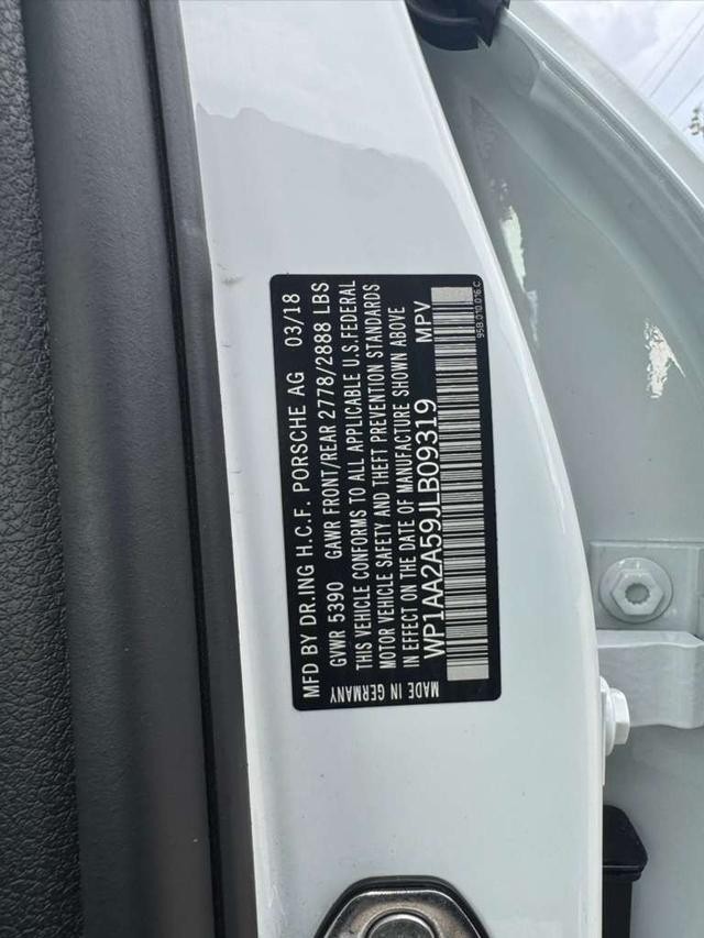 Porsche Macan Vehicle Full-screen Gallery Image 29