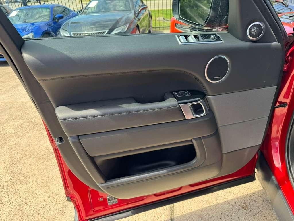 Land Rover Range Rover Sport Vehicle Full-screen Gallery Image 12