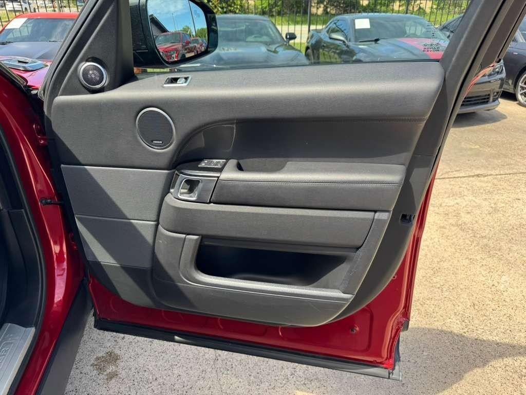 Land Rover Range Rover Sport Vehicle Full-screen Gallery Image 15