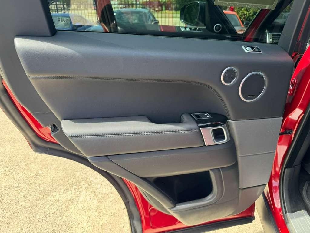 Land Rover Range Rover Sport Vehicle Full-screen Gallery Image 17