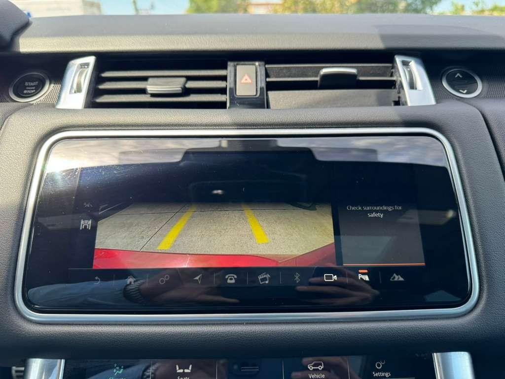 Land Rover Range Rover Sport Vehicle Full-screen Gallery Image 24