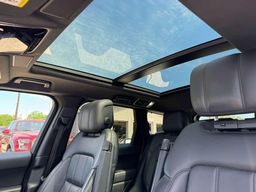 Land Rover Range Rover Sport Vehicle Full-screen Gallery Image 25