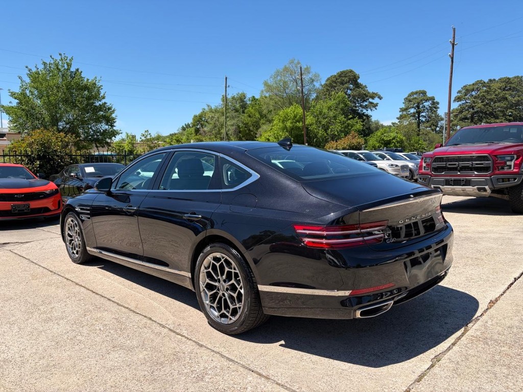 Genesis G80 Vehicle Full-screen Gallery Image 08