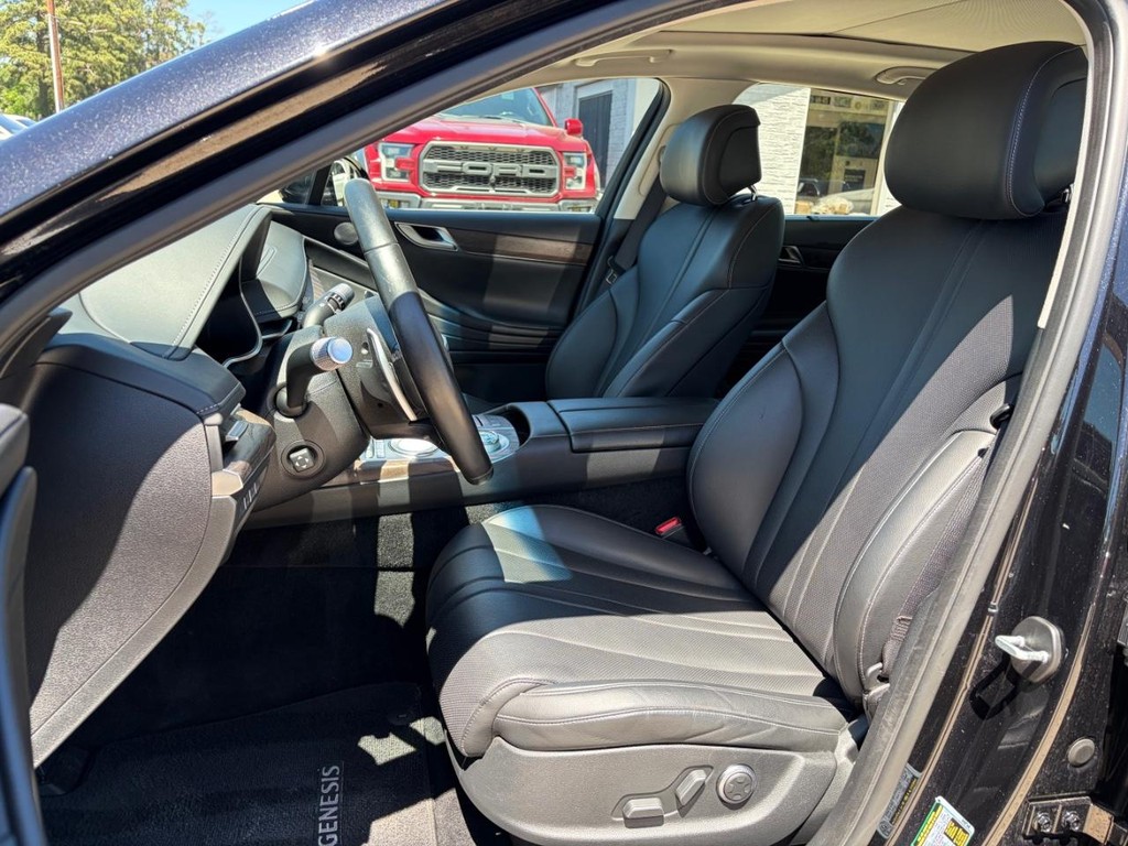 Genesis G80 Vehicle Full-screen Gallery Image 11