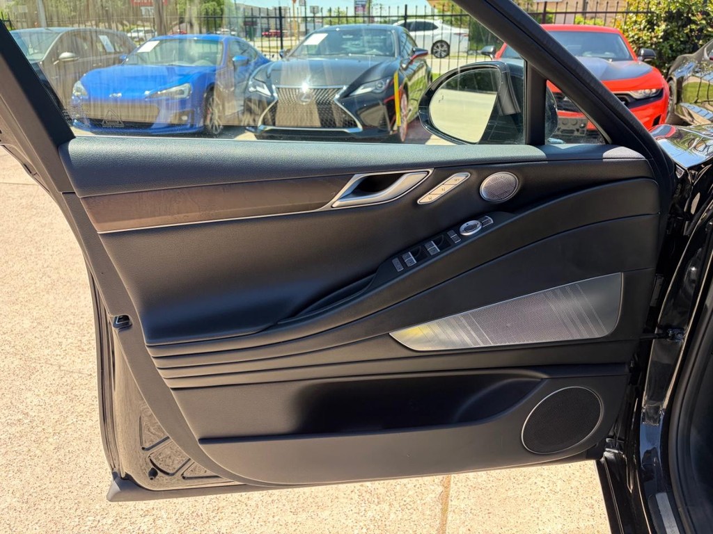 Genesis G80 Vehicle Full-screen Gallery Image 12