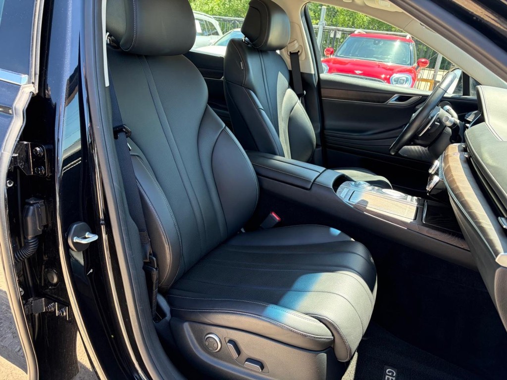 Genesis G80 Vehicle Full-screen Gallery Image 14