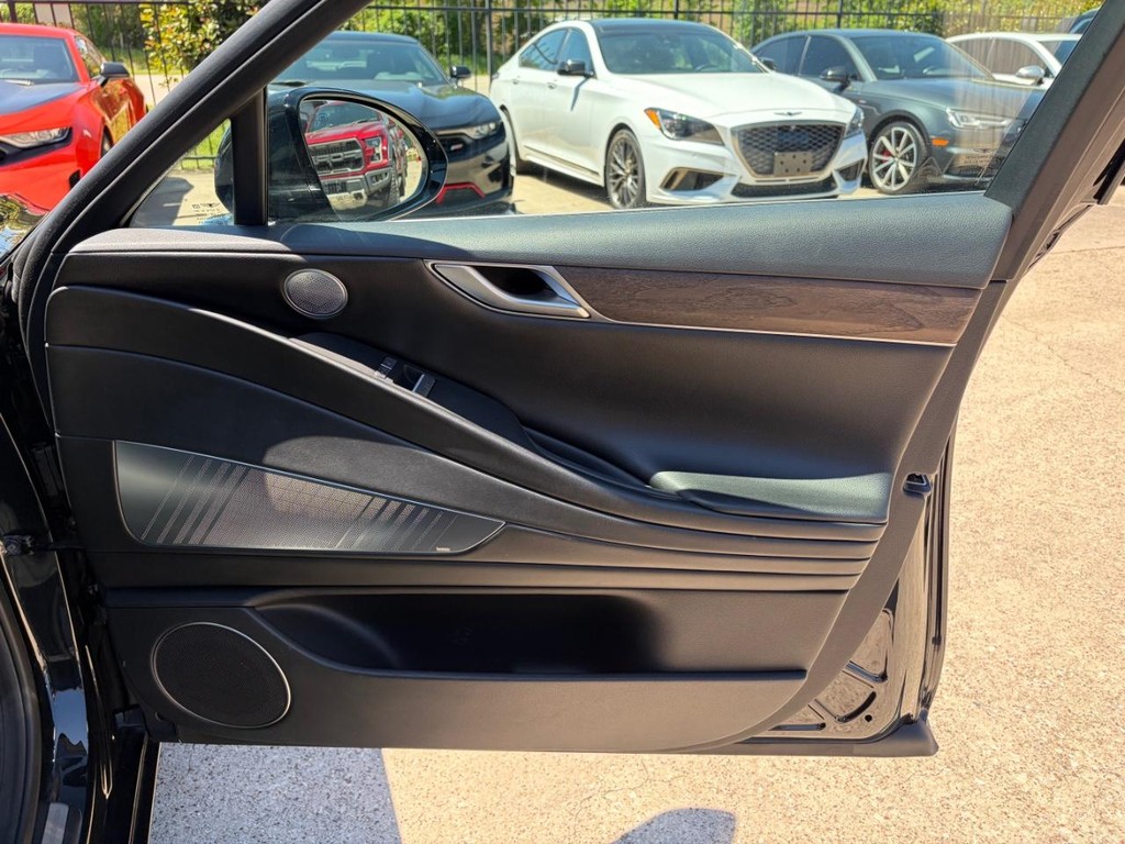 Genesis G80 Vehicle Full-screen Gallery Image 15