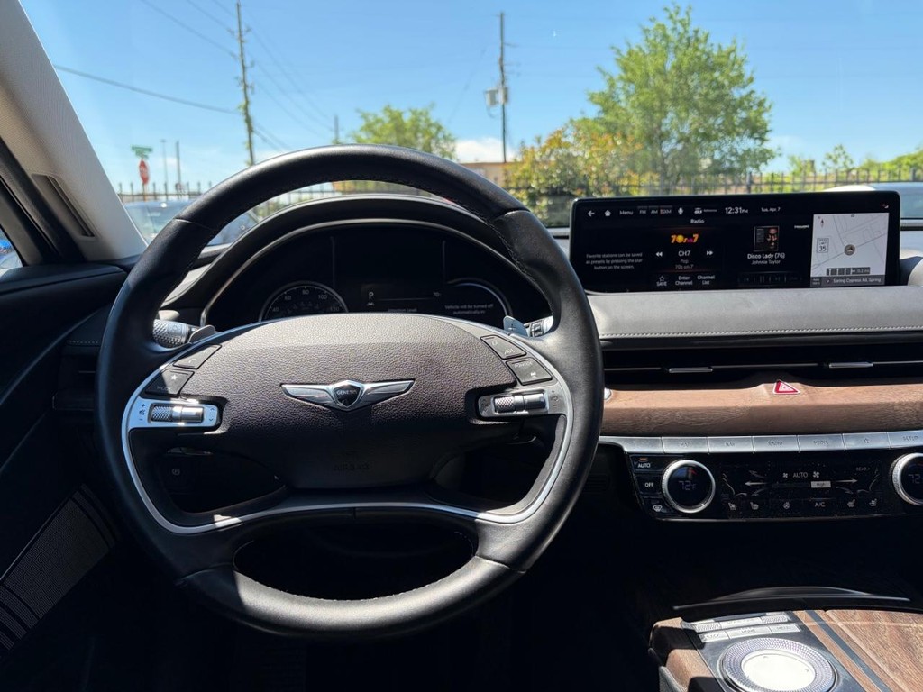 Genesis G80 Vehicle Full-screen Gallery Image 20