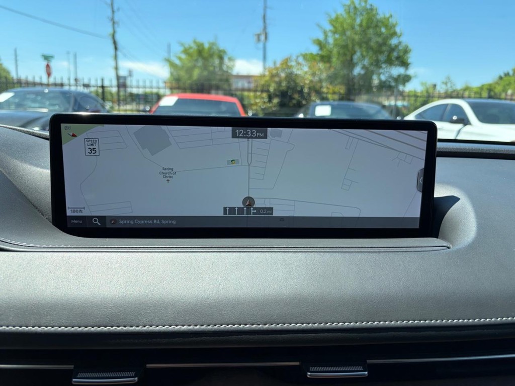 Genesis G80 Vehicle Full-screen Gallery Image 22