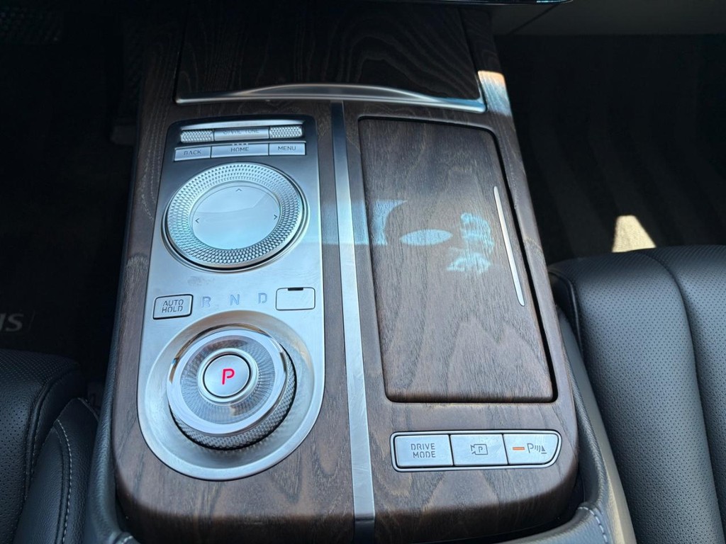 Genesis G80 Vehicle Full-screen Gallery Image 24