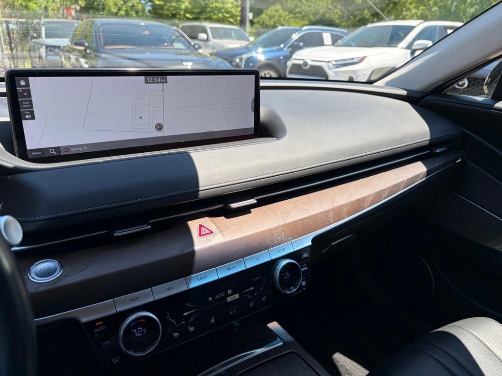 Genesis G80 Vehicle Full-screen Gallery Image 25