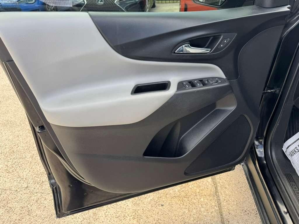 Chevrolet Equinox Vehicle Full-screen Gallery Image 12