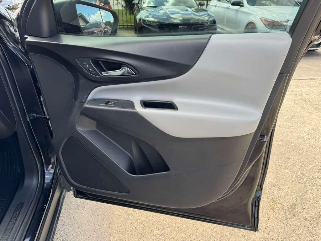 Chevrolet Equinox Vehicle Full-screen Gallery Image 15