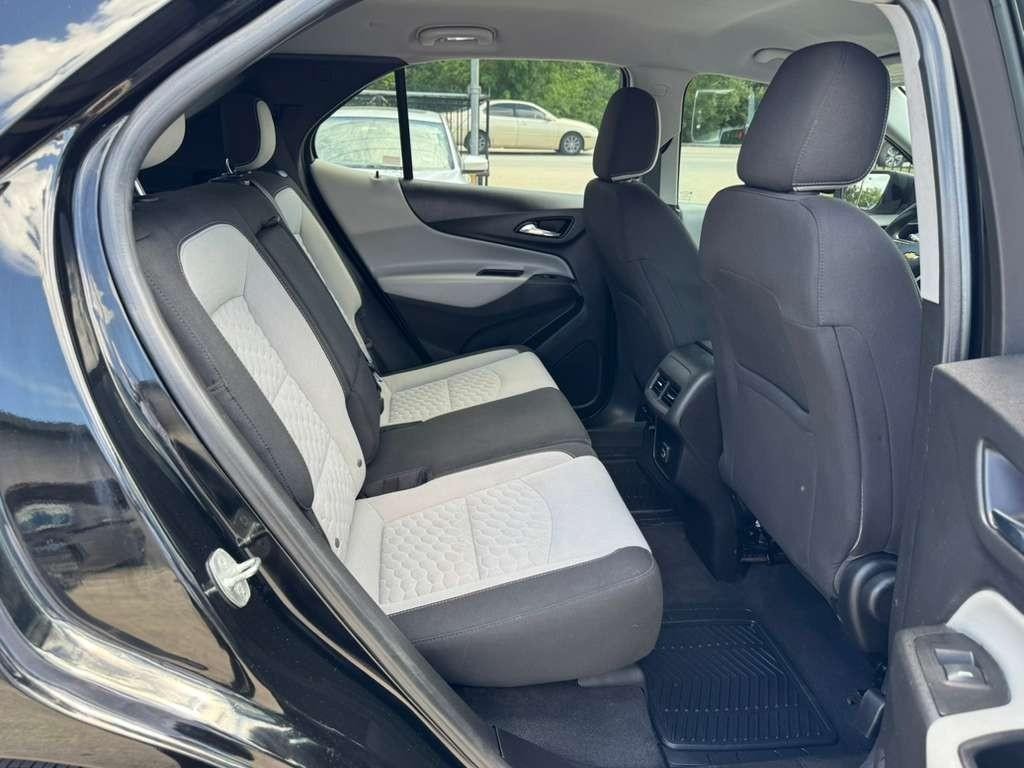 Chevrolet Equinox Vehicle Full-screen Gallery Image 16