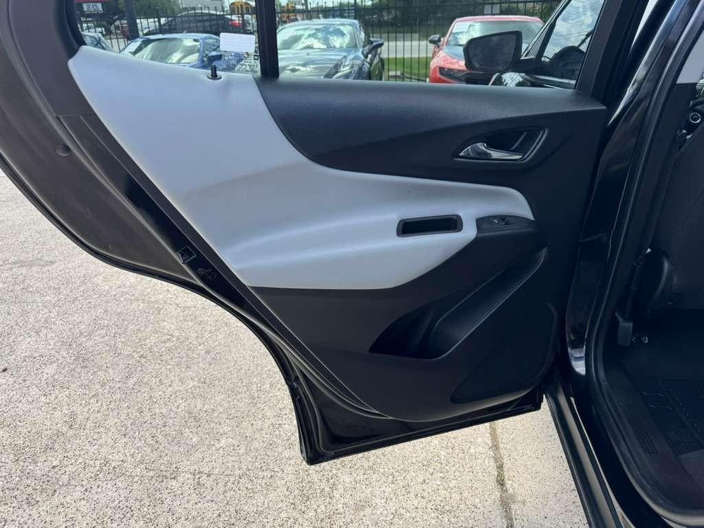 Chevrolet Equinox Vehicle Full-screen Gallery Image 19