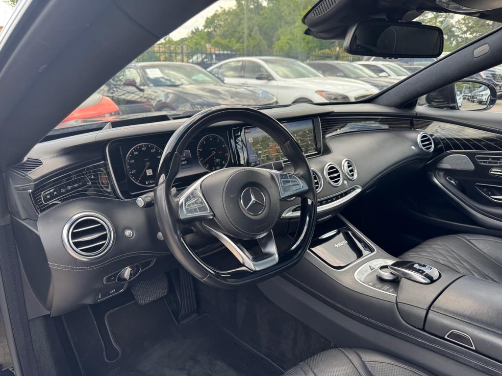 Mercedes-Benz S 550 Vehicle Full-screen Gallery Image 10