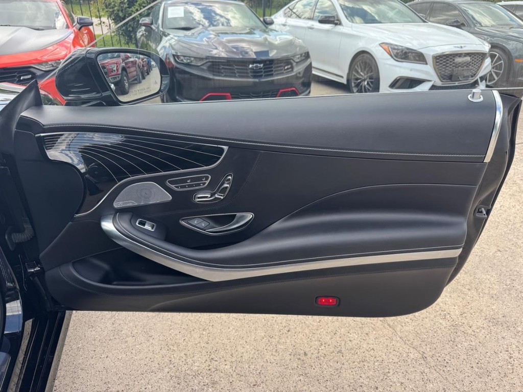 Mercedes-Benz S 550 Vehicle Full-screen Gallery Image 15