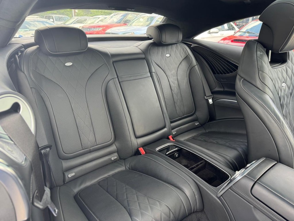 Mercedes-Benz S 550 Vehicle Full-screen Gallery Image 16