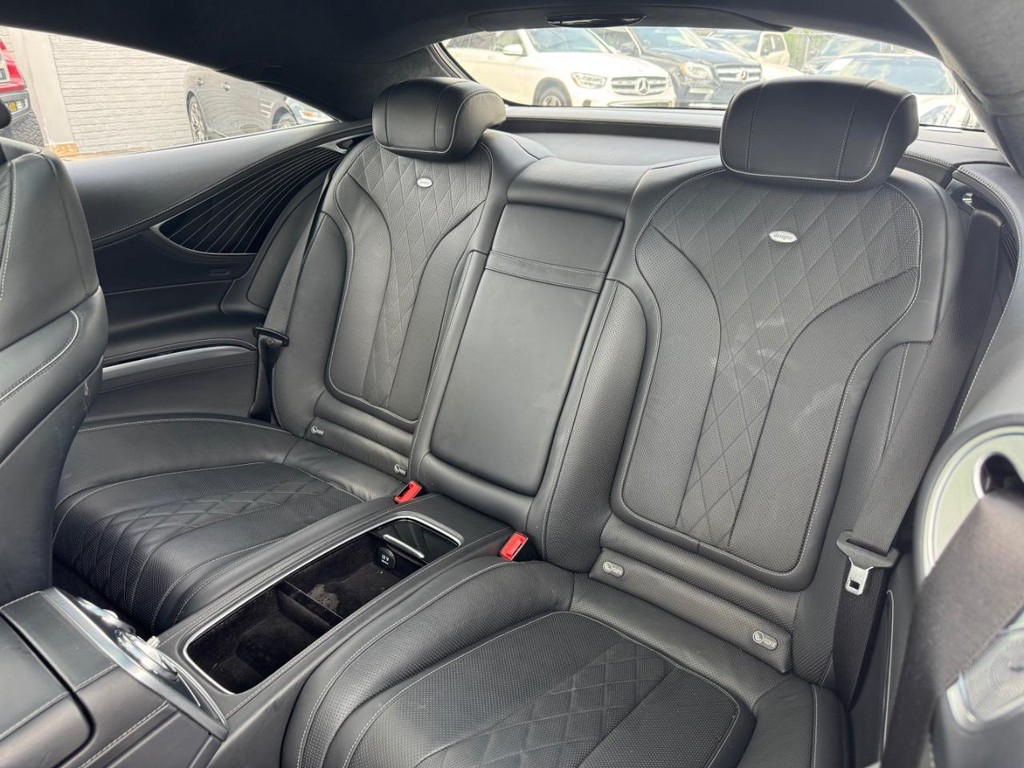 Mercedes-Benz S 550 Vehicle Full-screen Gallery Image 17