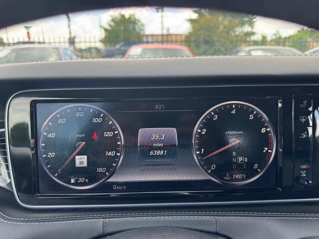 Mercedes-Benz S 550 Vehicle Full-screen Gallery Image 19