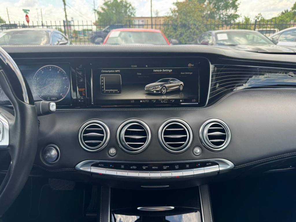 Mercedes-Benz S 550 Vehicle Full-screen Gallery Image 20