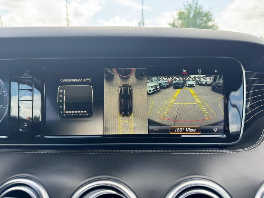 Mercedes-Benz S 550 Vehicle Full-screen Gallery Image 22