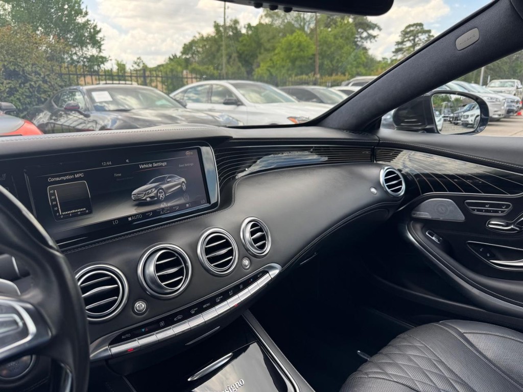 Mercedes-Benz S 550 Vehicle Full-screen Gallery Image 24