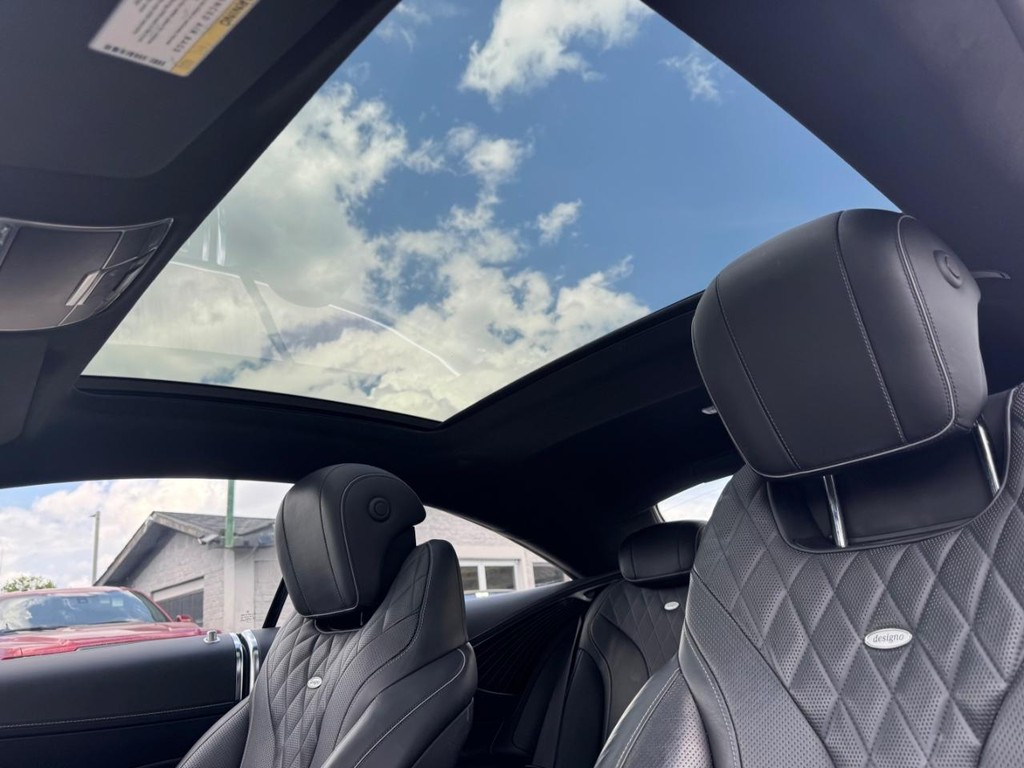 Mercedes-Benz S 550 Vehicle Full-screen Gallery Image 25