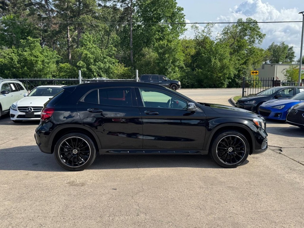 Mercedes-Benz GLA 250 Vehicle Full-screen Gallery Image 05