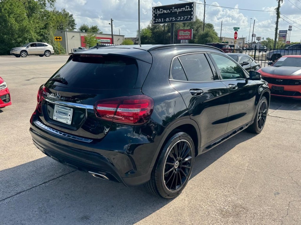 Mercedes-Benz GLA 250 Vehicle Full-screen Gallery Image 06