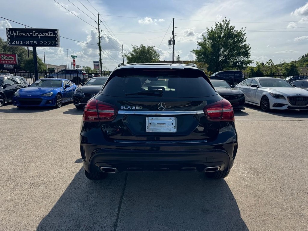 Mercedes-Benz GLA 250 Vehicle Full-screen Gallery Image 07