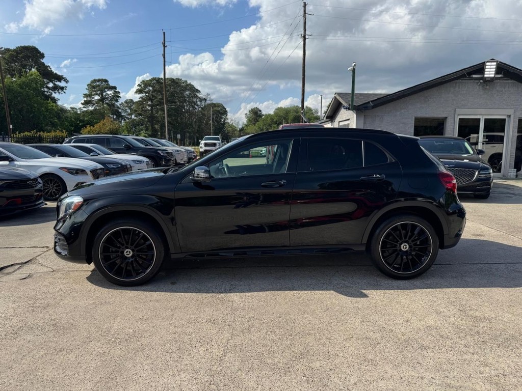 Mercedes-Benz GLA 250 Vehicle Full-screen Gallery Image 09