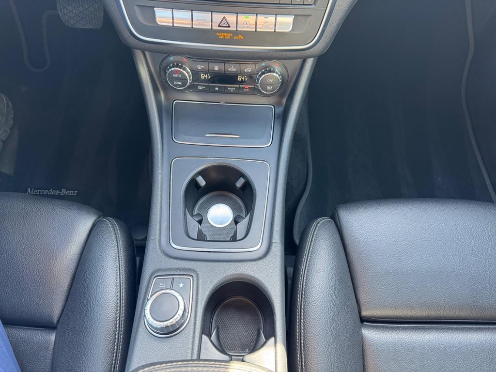 Mercedes-Benz GLA 250 Vehicle Full-screen Gallery Image 23