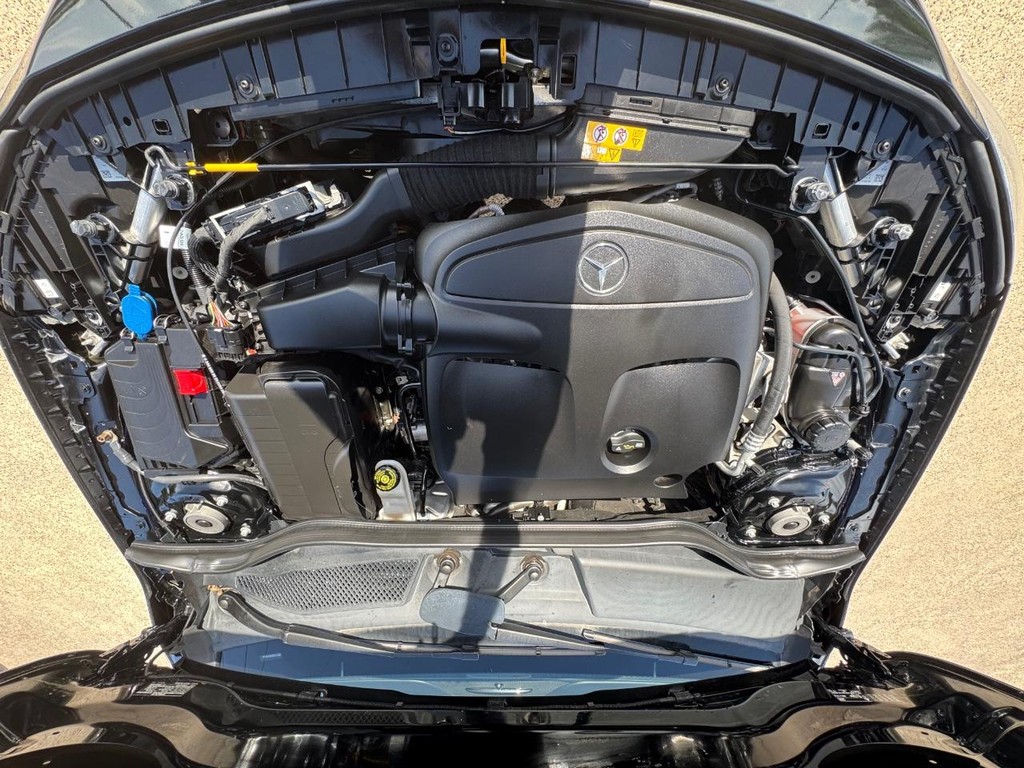 Mercedes-Benz GLA 250 Vehicle Full-screen Gallery Image 29